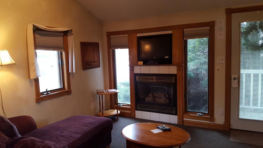 Snug Harbor Inn Sturgeon Bay Extérieur photo