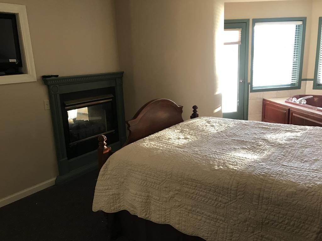 Snug Harbor Inn Sturgeon Bay Extérieur photo