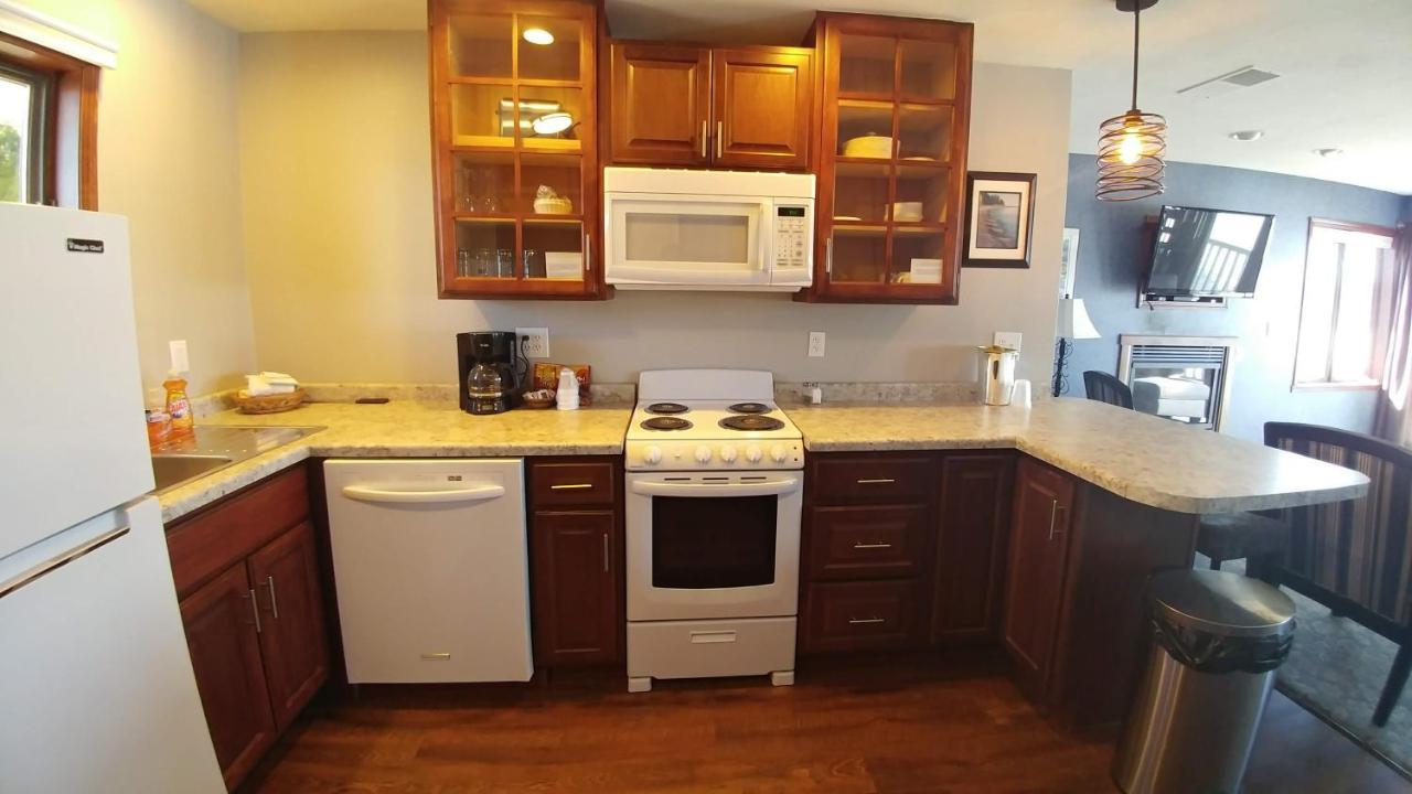 Snug Harbor Inn Sturgeon Bay Extérieur photo