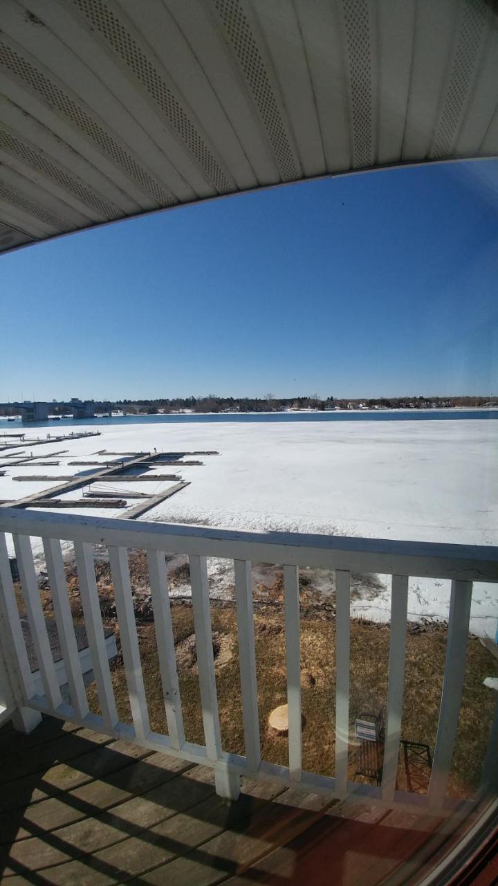 Snug Harbor Inn Sturgeon Bay Extérieur photo