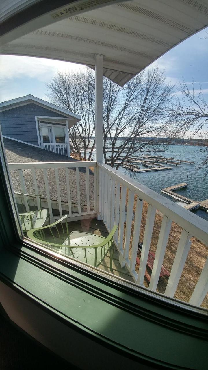 Snug Harbor Inn Sturgeon Bay Extérieur photo