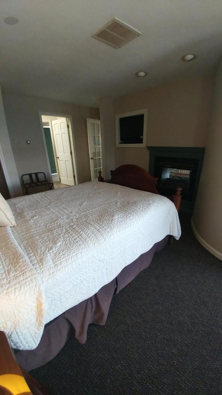 Snug Harbor Inn Sturgeon Bay Extérieur photo