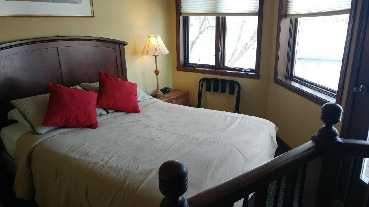 Snug Harbor Inn Sturgeon Bay Extérieur photo