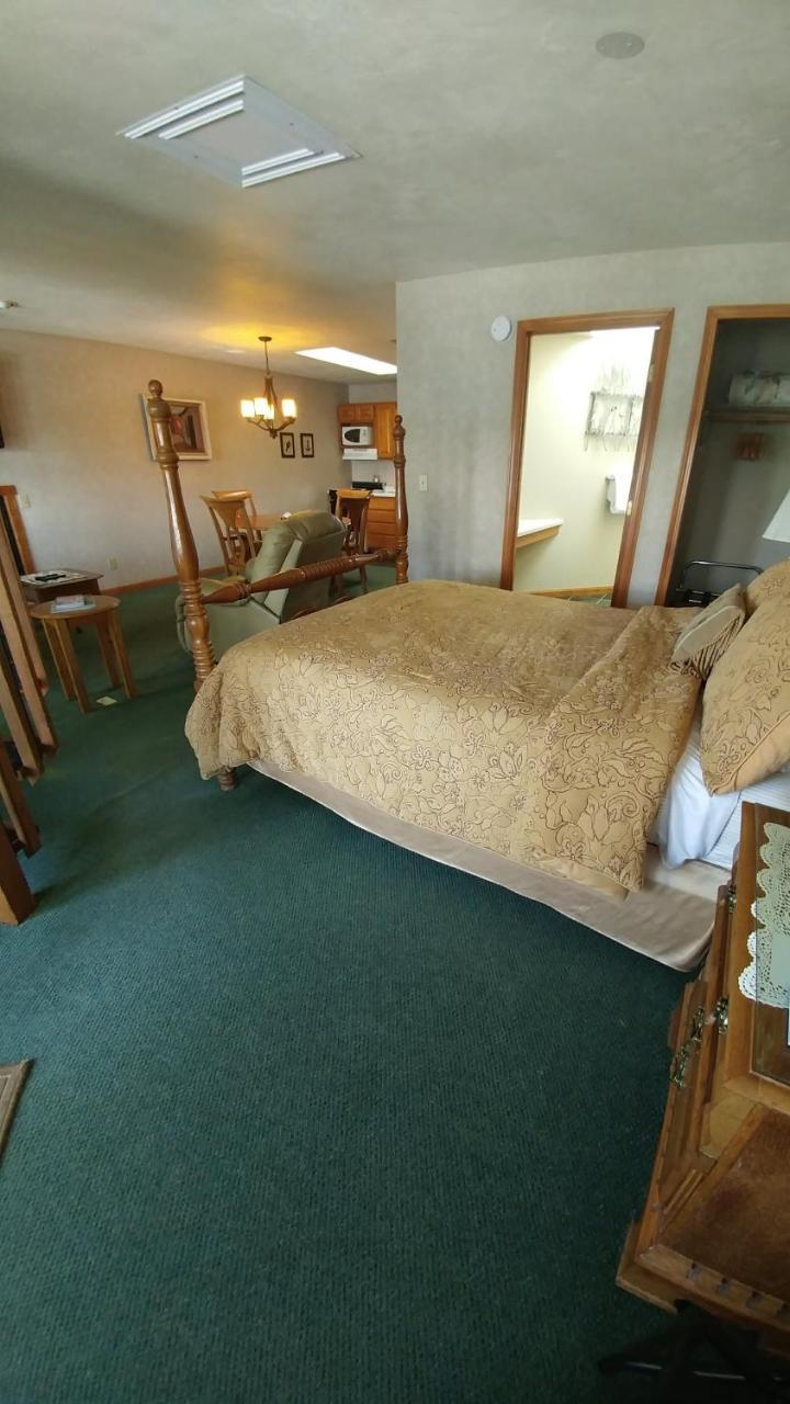 Snug Harbor Inn Sturgeon Bay Extérieur photo