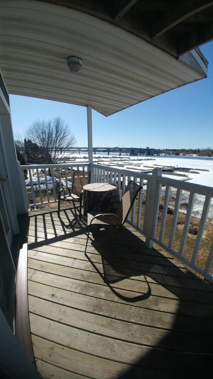 Snug Harbor Inn Sturgeon Bay Extérieur photo