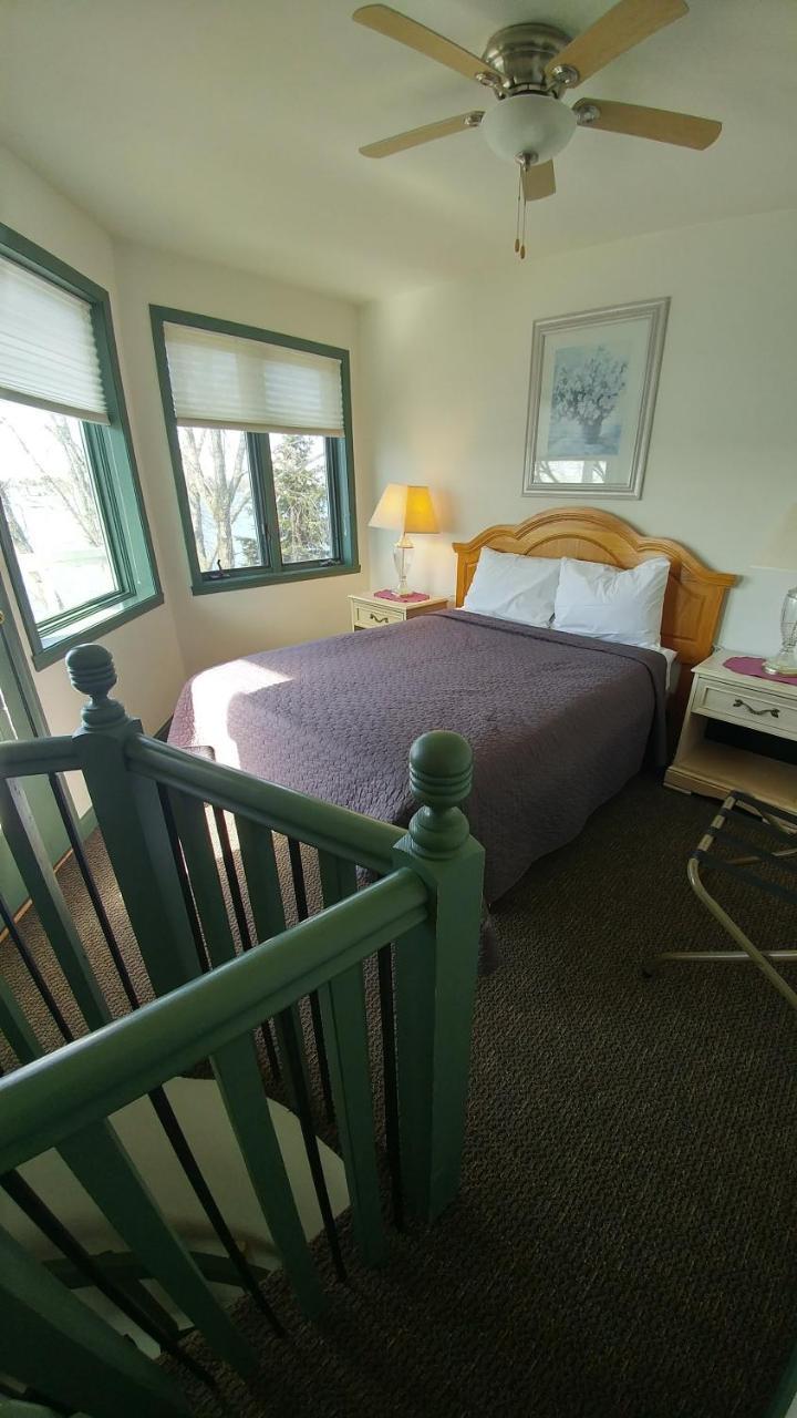 Snug Harbor Inn Sturgeon Bay Extérieur photo