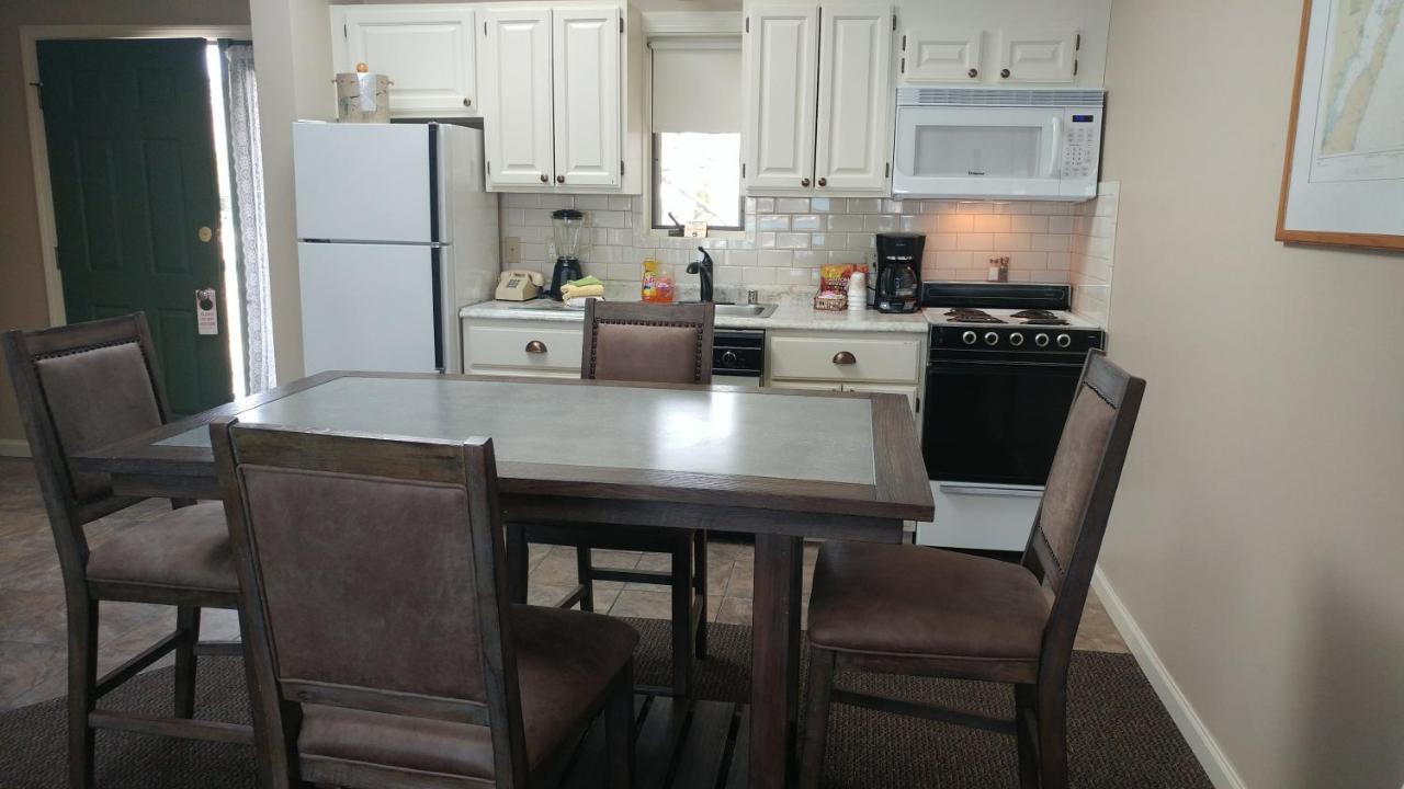 Snug Harbor Inn Sturgeon Bay Extérieur photo
